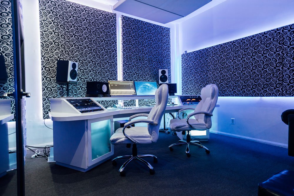 Recording studio control room acoustic treatment - MIX Recording Studio Acoustic treatment panels and studio monitors in recording studio control room - MIX Recording Studio Los Angeles