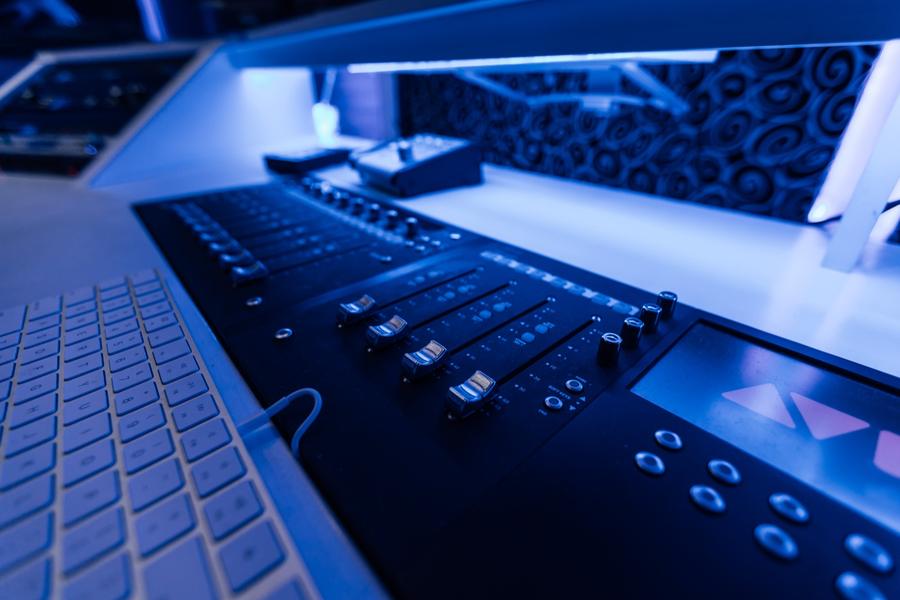 Console and outboard used in the mastering signal chain