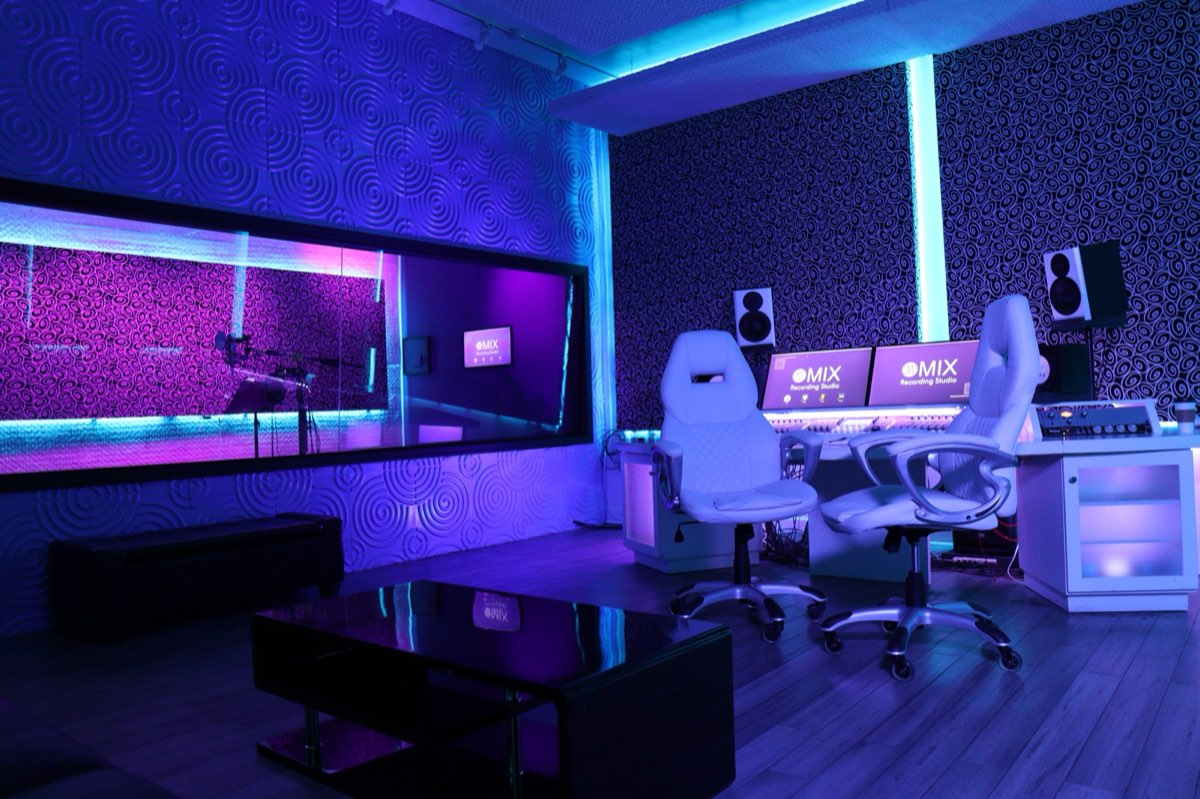 Mixing and mastering control room with studio monitors and console at MIX Recording Studio in Los Angeles