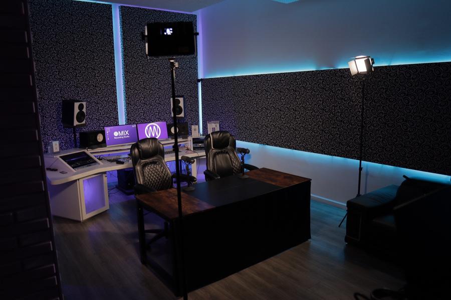 MIX III voice and podcast room